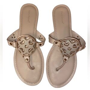 PIERRE DUMAS Brand Flip Flop Sandals w/Medallion Cutout Cream/Gold Size 11M